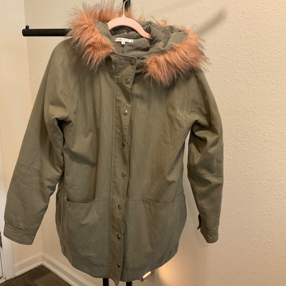 Like New, Willow & Clay With Peach and Black Faux Fur Hood Sz Med - Picture 4 of 7